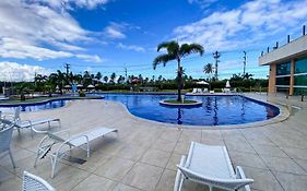 Muro Alto Condomínio Clube – Flats completos para a família por Yolo